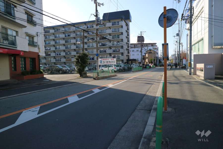 敷地南側の前面道路
