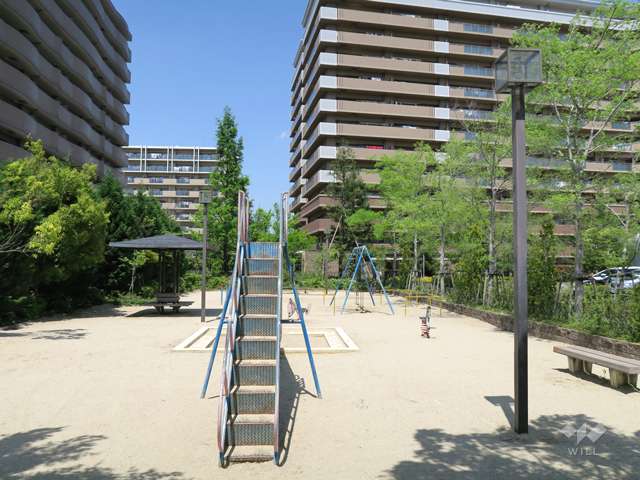 敷地に隣接する上穂積一丁目第3児童公園