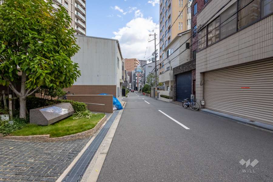 敷地南側の前面道路