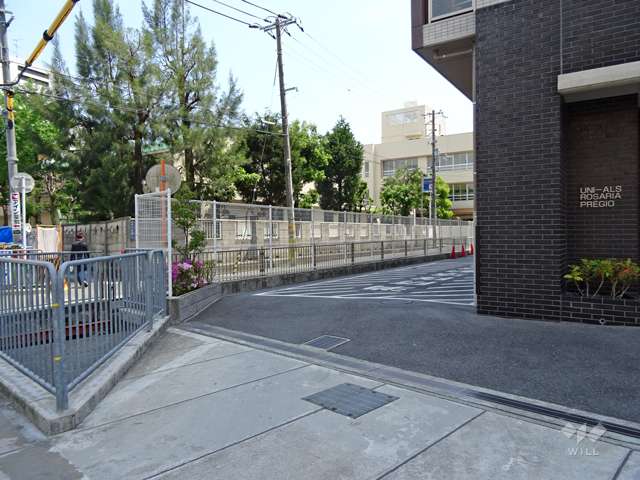 駐車場出入り口