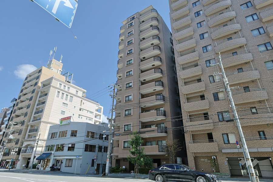 グランシティオ上本町の外観（南西側から）