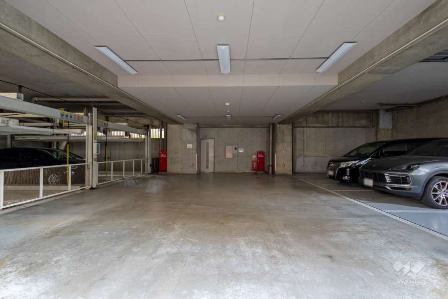 敷地内駐車場（屋内平面式と屋内機械式）　