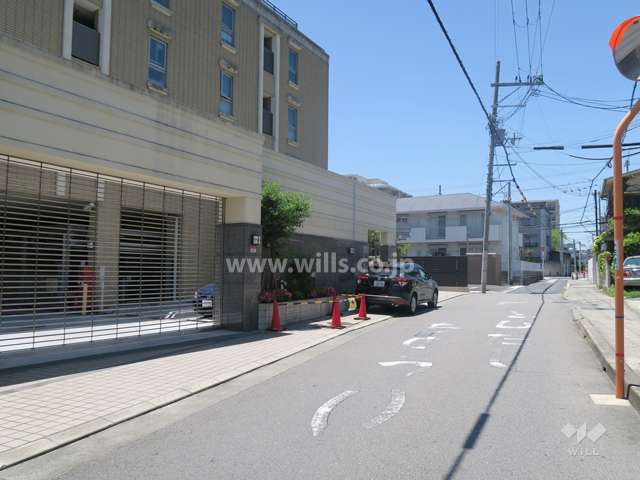 敷地北側の前面道路