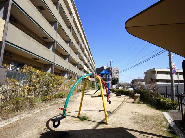 敷地に隣接して『中穂積3丁目児童遊園』があります。
