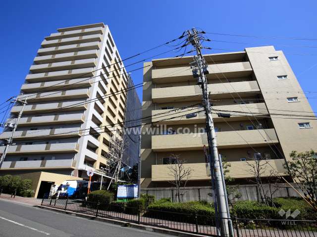 ライオンズマンション茨木ヒルズの外観（西側から）