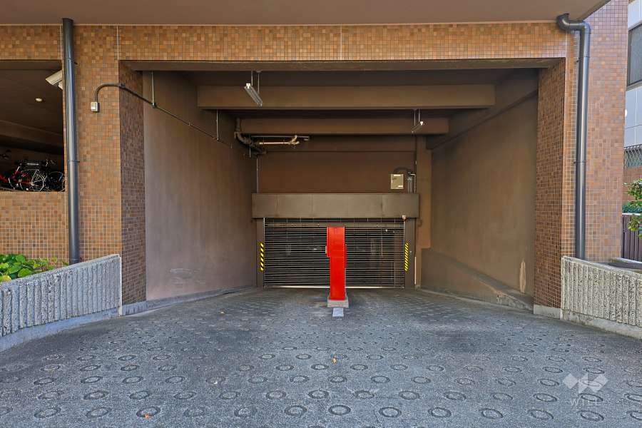 駐車場の出入り口（リングシャッター付き）