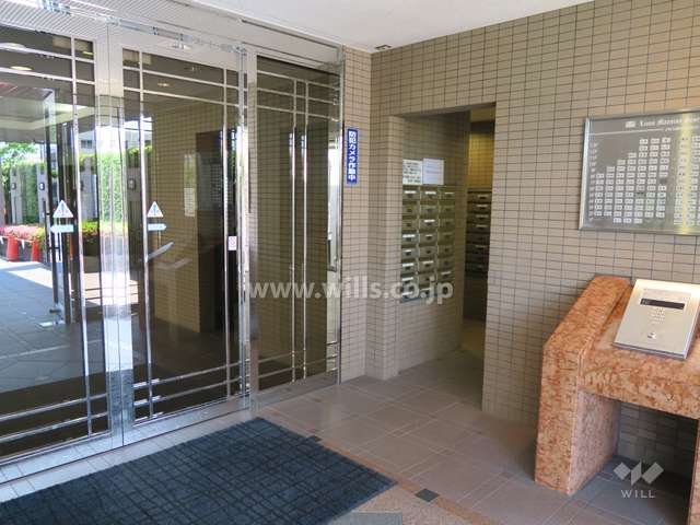 エントランスはオートロック付きです。