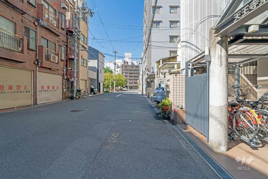 敷地北側の前面道路（東側から）