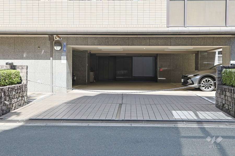 駐車場出入り口（ロボットゲート付き）