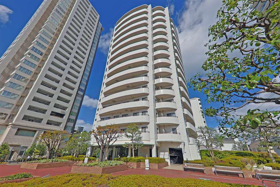 グランフェルティ夕陽ヶ丘の外観（南東側から）