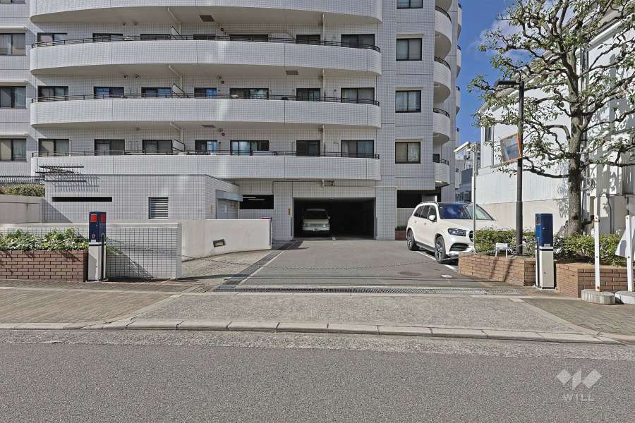 駐車場の出入り口（リングシャッター付き）