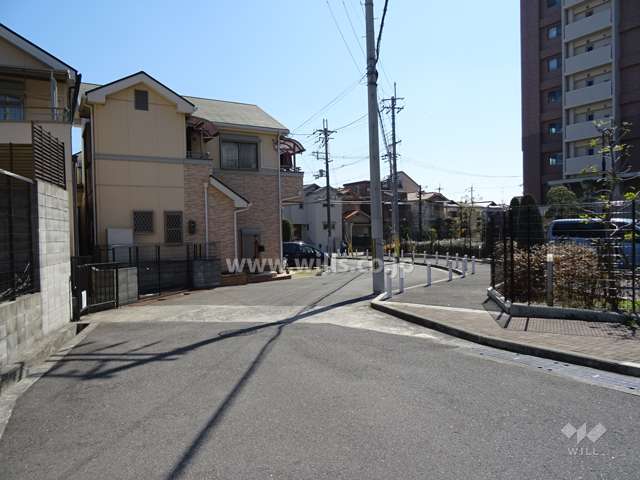 敷地北側の前面道路