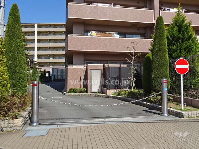 駐車場の出入り口（ロボットゲート付き）