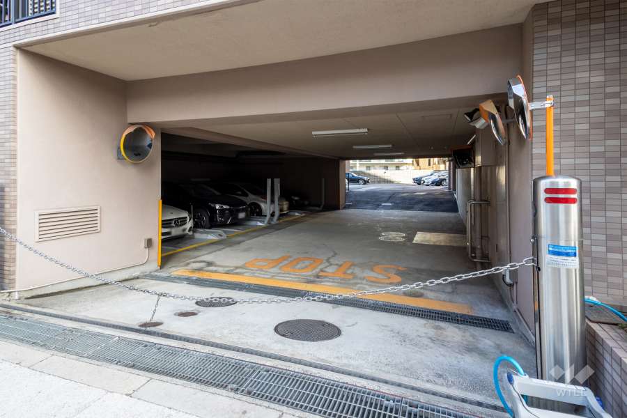 駐車場の出入り口（ロボットゲート付き）
