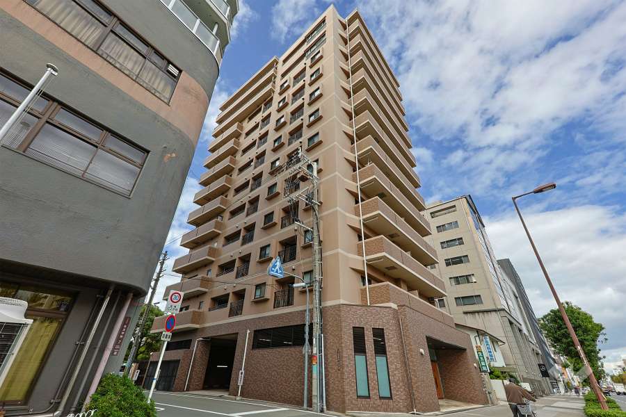 ファミール夕陽ヶ丘学園坂の外観（南東側から）
