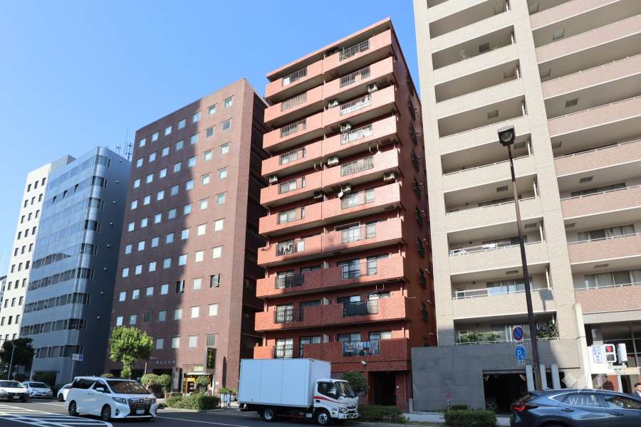 ライオンズマンション上六の外観写真（南西側から）