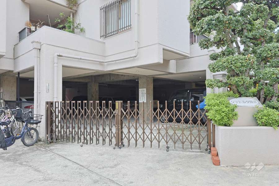 駐車場の出入り口