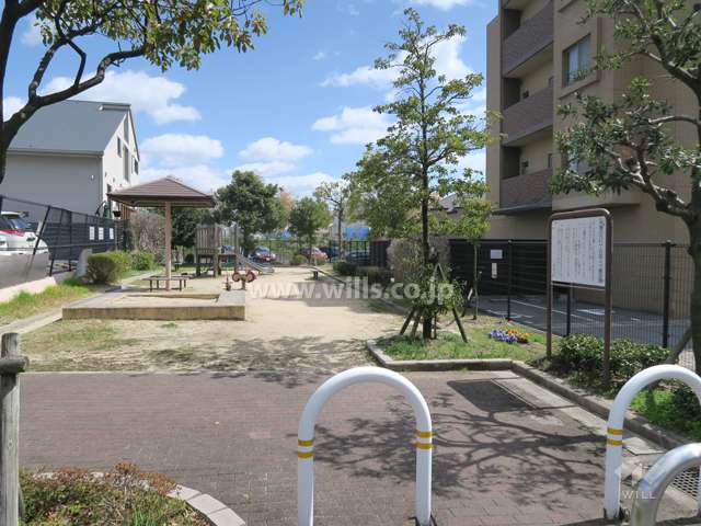 敷地北側に「南春日丘7丁目第4児童遊園」があります。