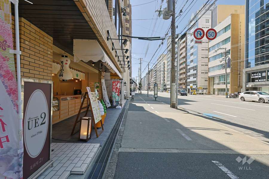 敷地西側は上町筋に面しています。