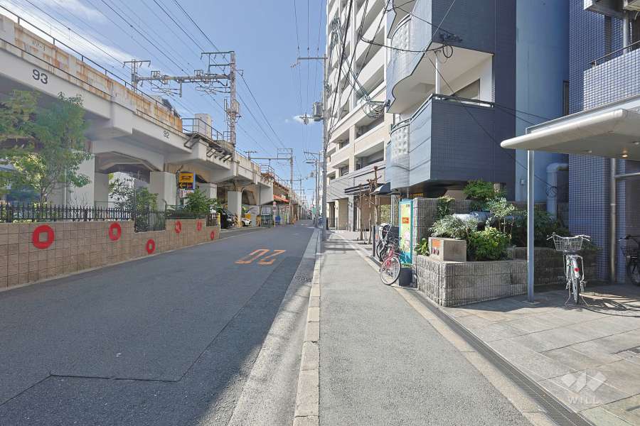 敷地東側の前面道路