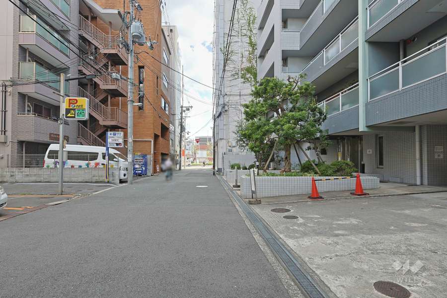敷地東側の前面道路