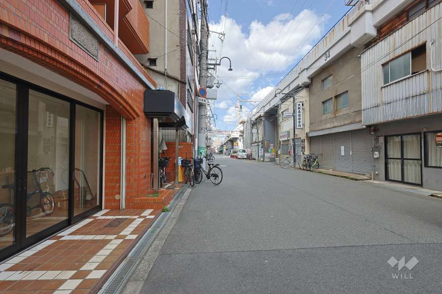 敷地西側の前面道路　
