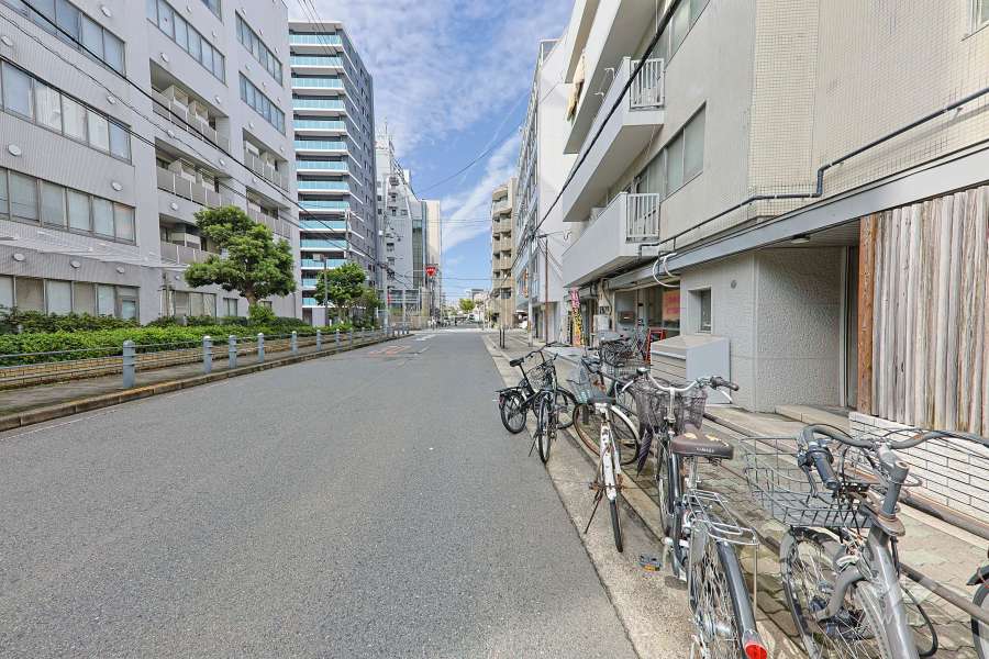 敷地南側の前面道路　