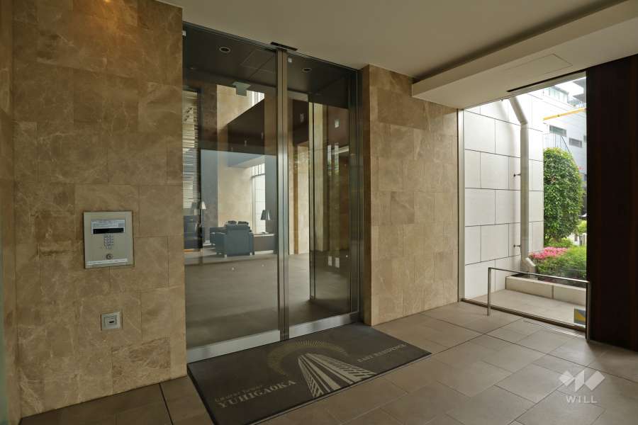 エントランスはオートロック付きです。