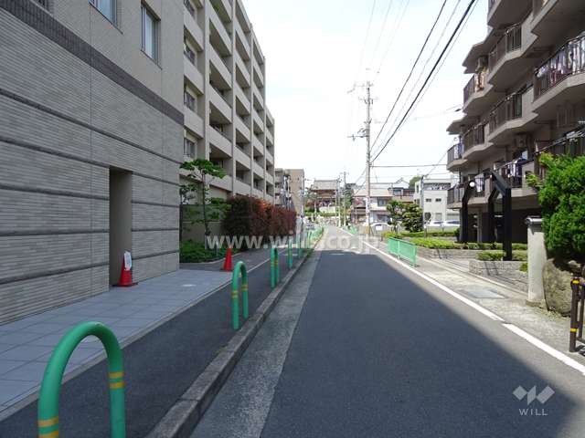 敷地東側の前面道路