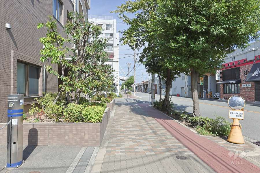 敷地東側の前面道路