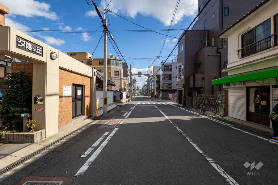 敷地の東側前面道路（南側から）