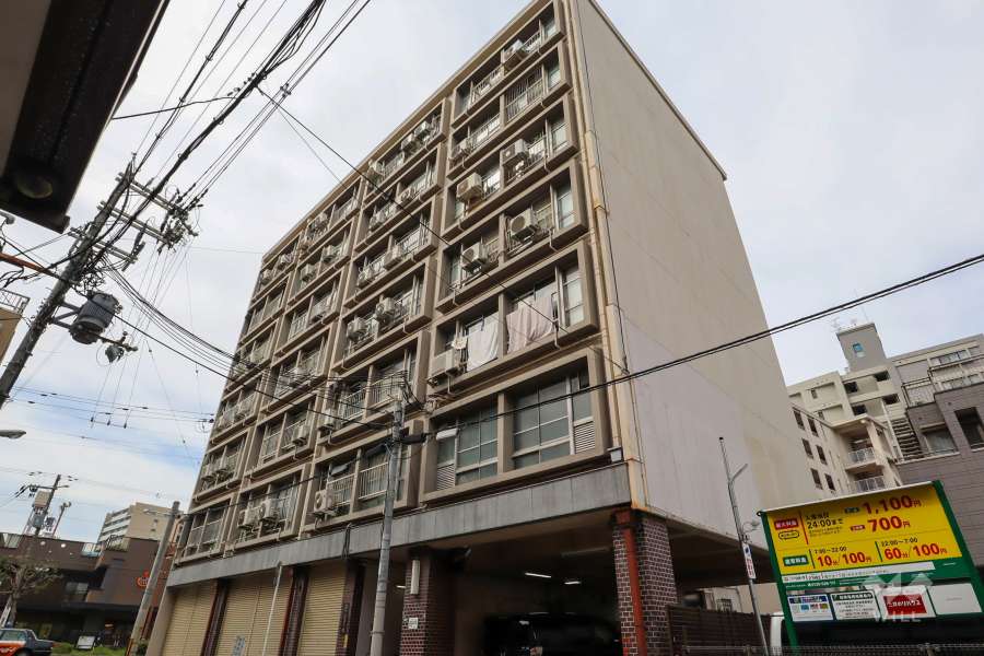 鳥ヶ辻コーポの外観（南東側から）