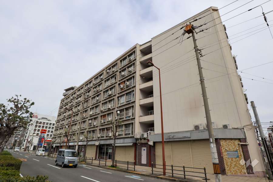鳥ヶ辻コーポの外観（南西側から）