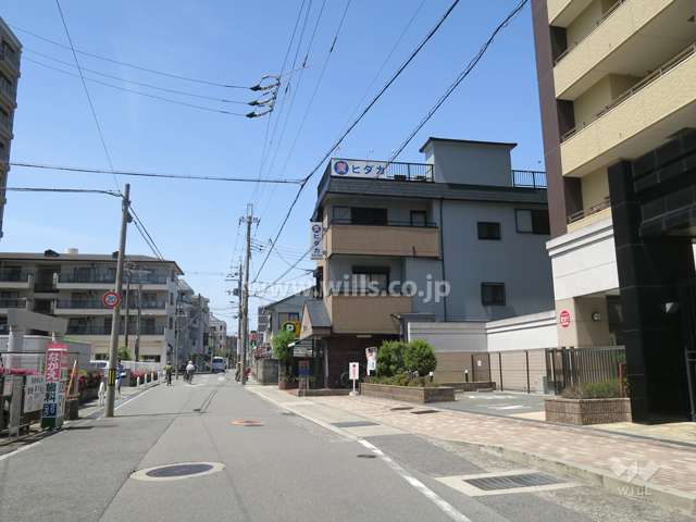 敷地北側の前面道路