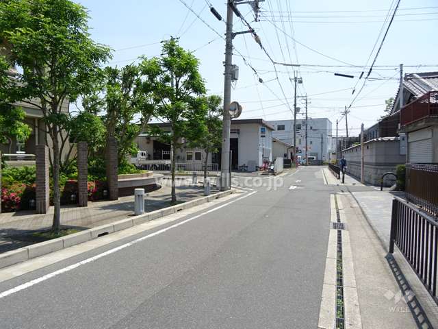 敷地の西側前面道路