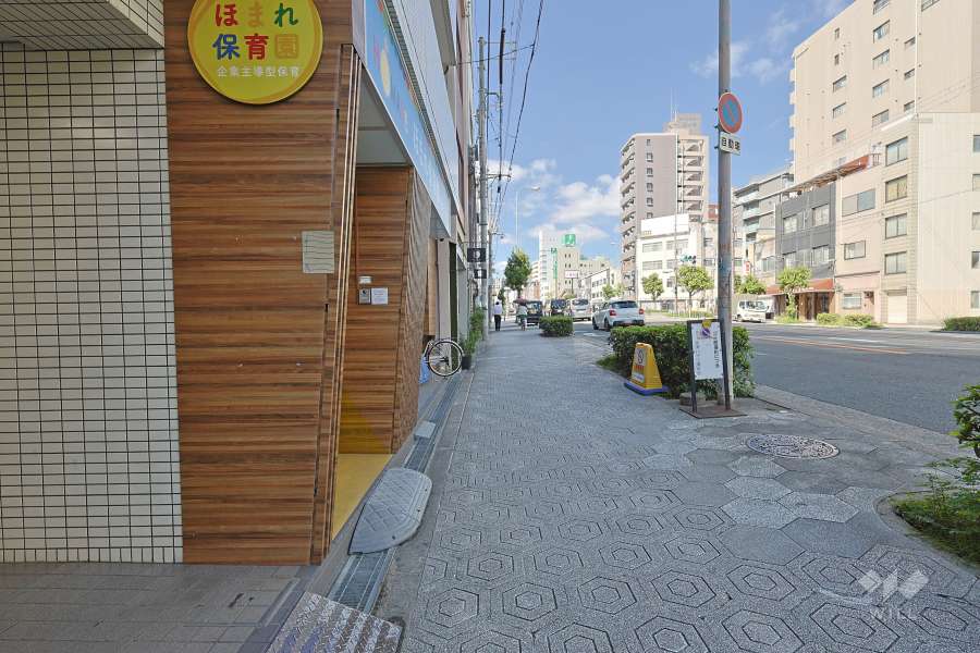 敷地の北側前面道路（東側から）