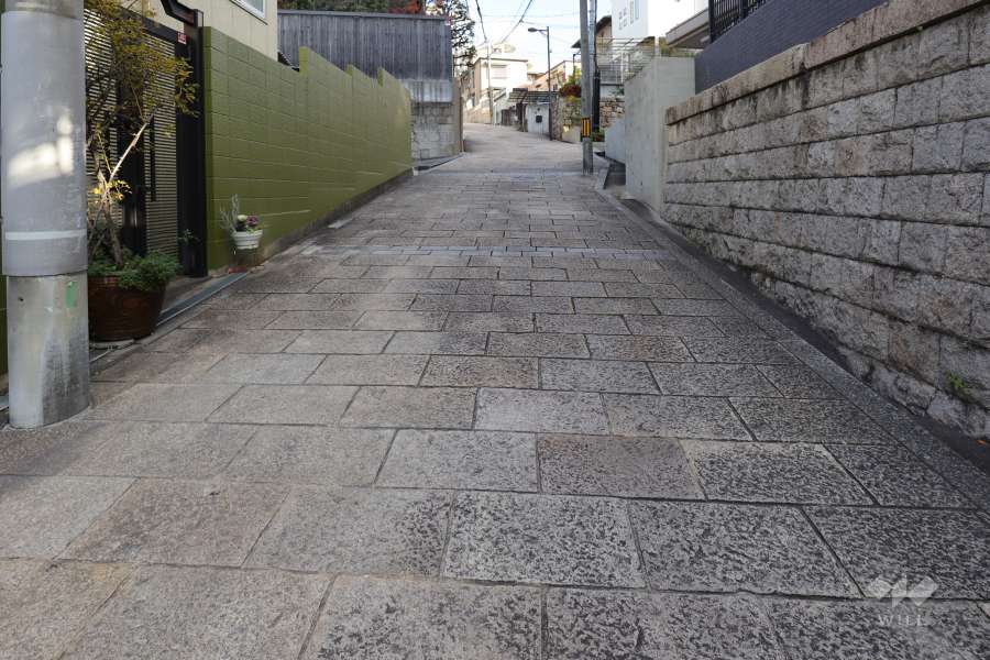 敷地北側の前面道路