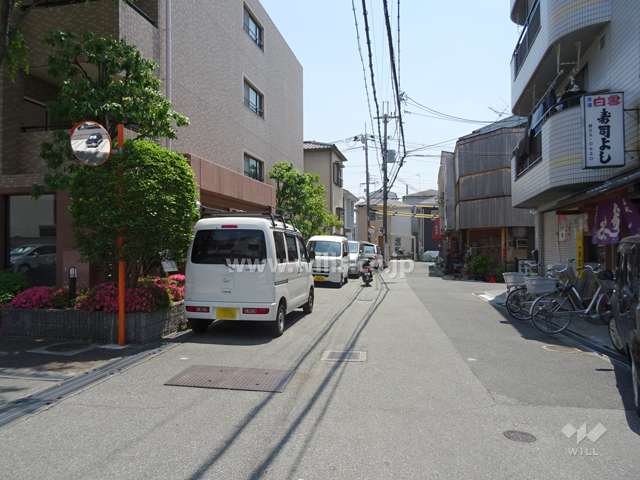 敷地の西側前面道路