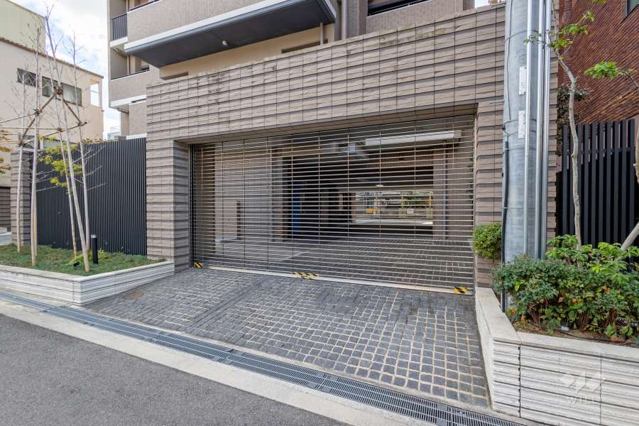 駐車場の出入り口（リングシャッター付き）