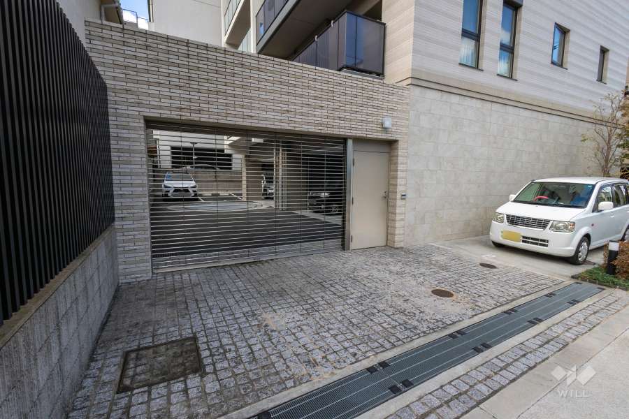 駐車場の出入り口（リングシャッター付き）