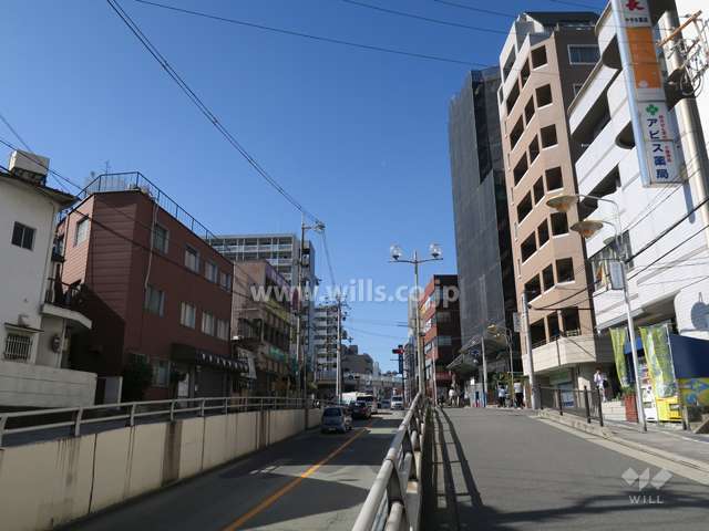 敷地南側の前面道路