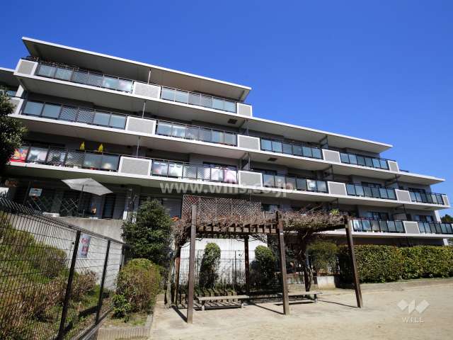 藤和ライブタウン茨木南春日丘2番館モミノキの外観（南側から）