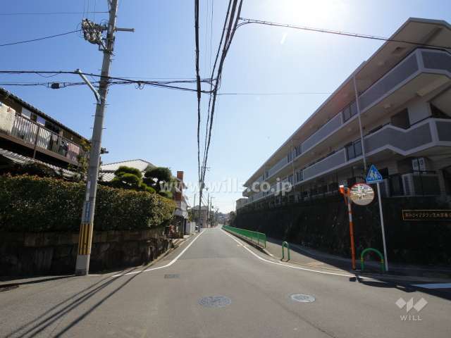 敷地北東側の前面道路