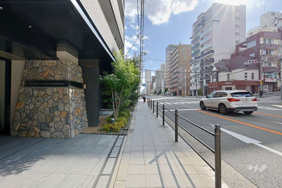 敷地西側の前面道路　
