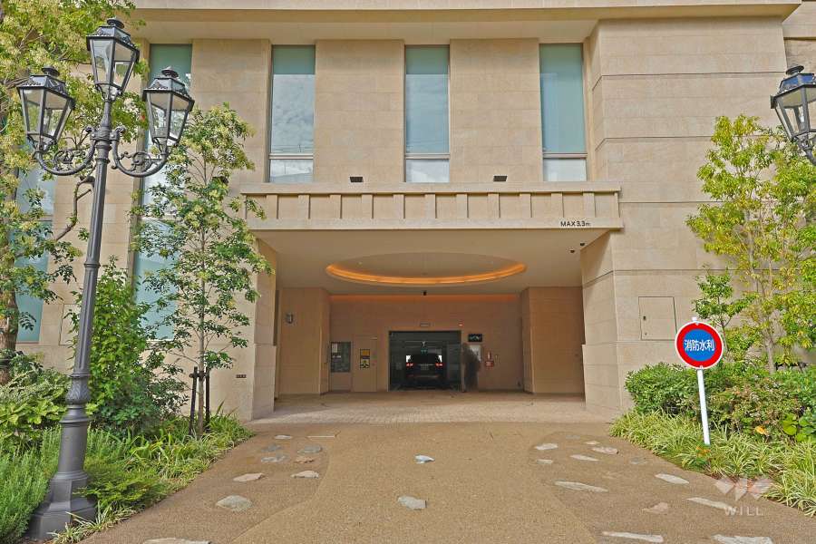敷地内駐車場（屋内機械式）の出入り口