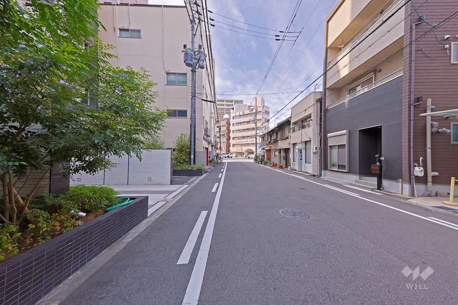 敷地北側の前面道路（東側から）