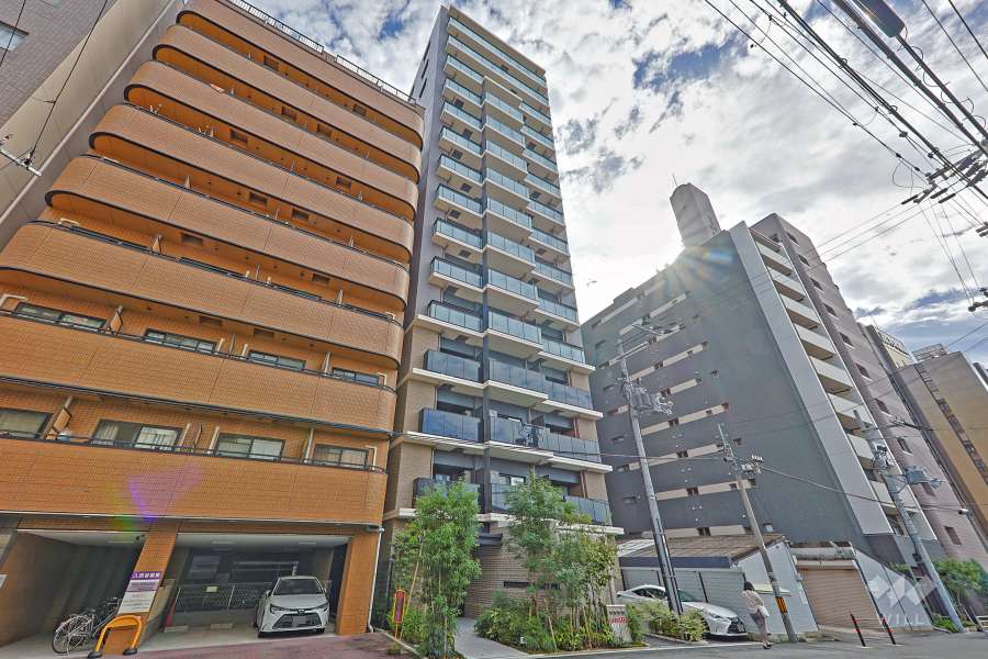 アウラ大阪上本町の外観（北西側から）