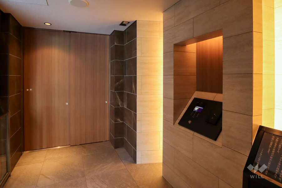 エントランスはオートロック付きです。