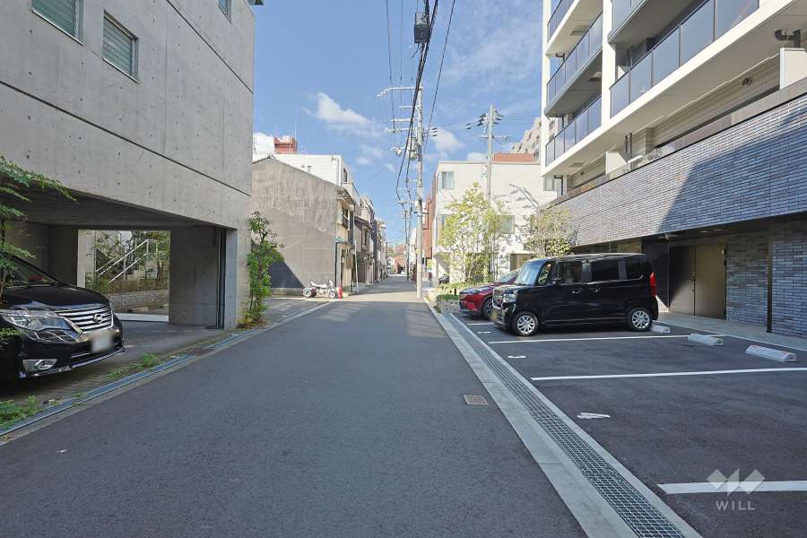 敷地南側の前面道路