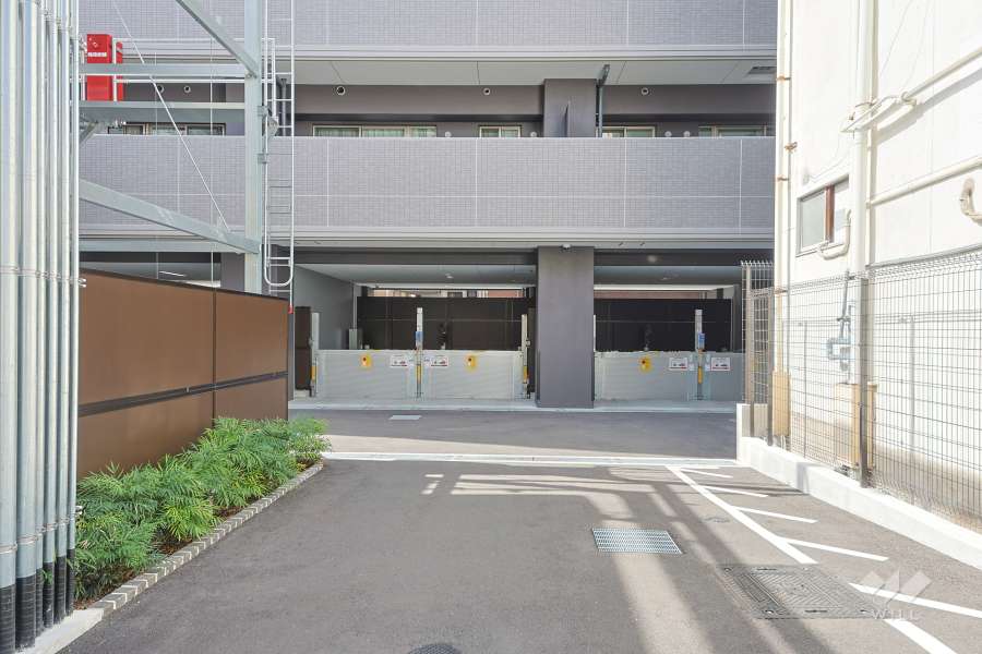 駐車場出入り口